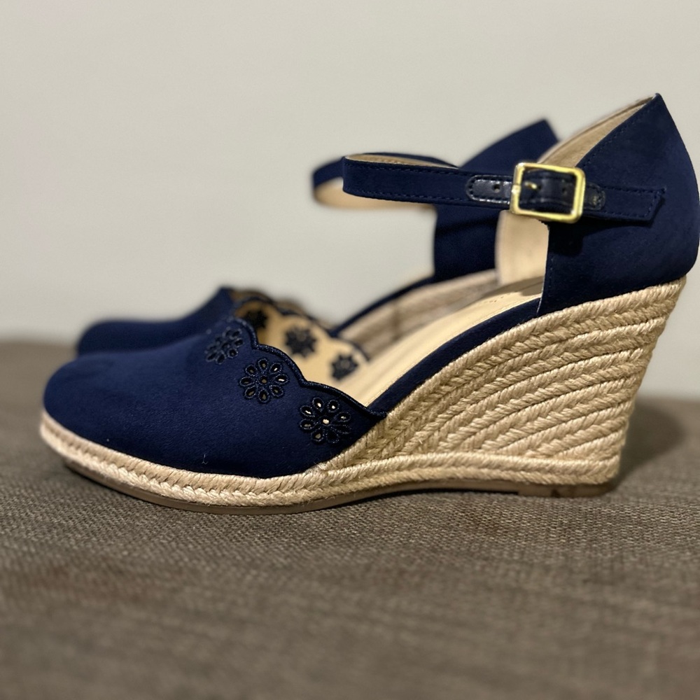 Liz Claiborne Elegant Navy Blue Women's Shoes - Picture 4 of 9